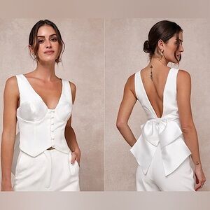 Lulus‎ Iconic Romantic Ivory Button-Front Bustier Bow
Vest Top, Size M, NWT